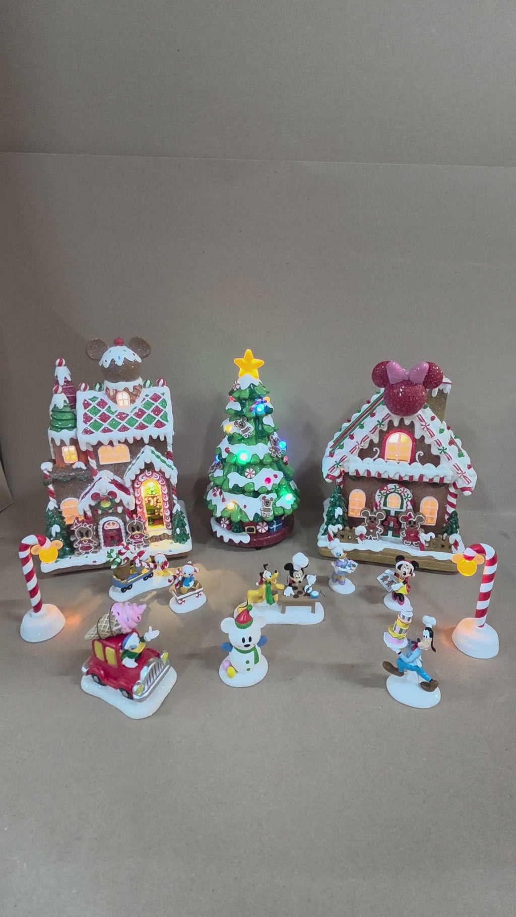 Disney Ginger Bread 13Delige Village