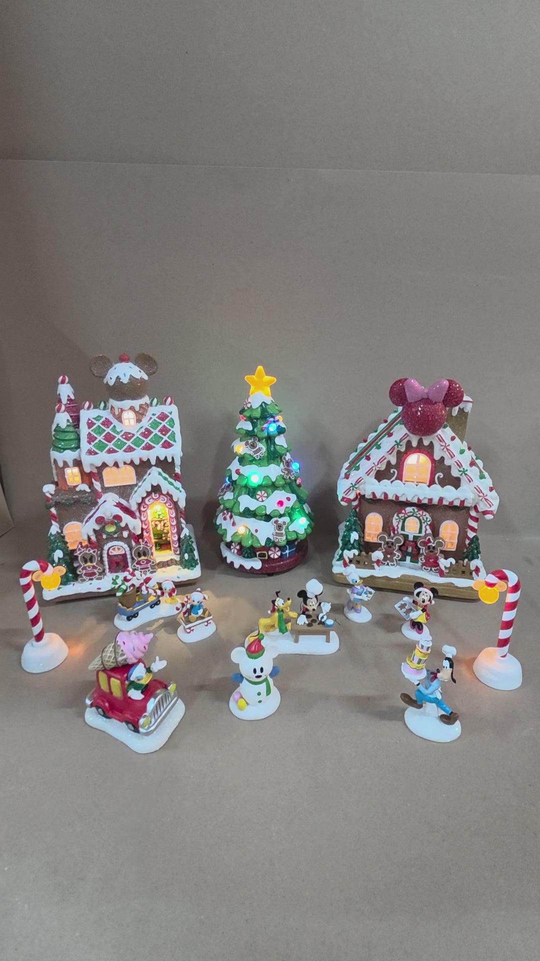 Disney Ginger Bread 13Delige Village