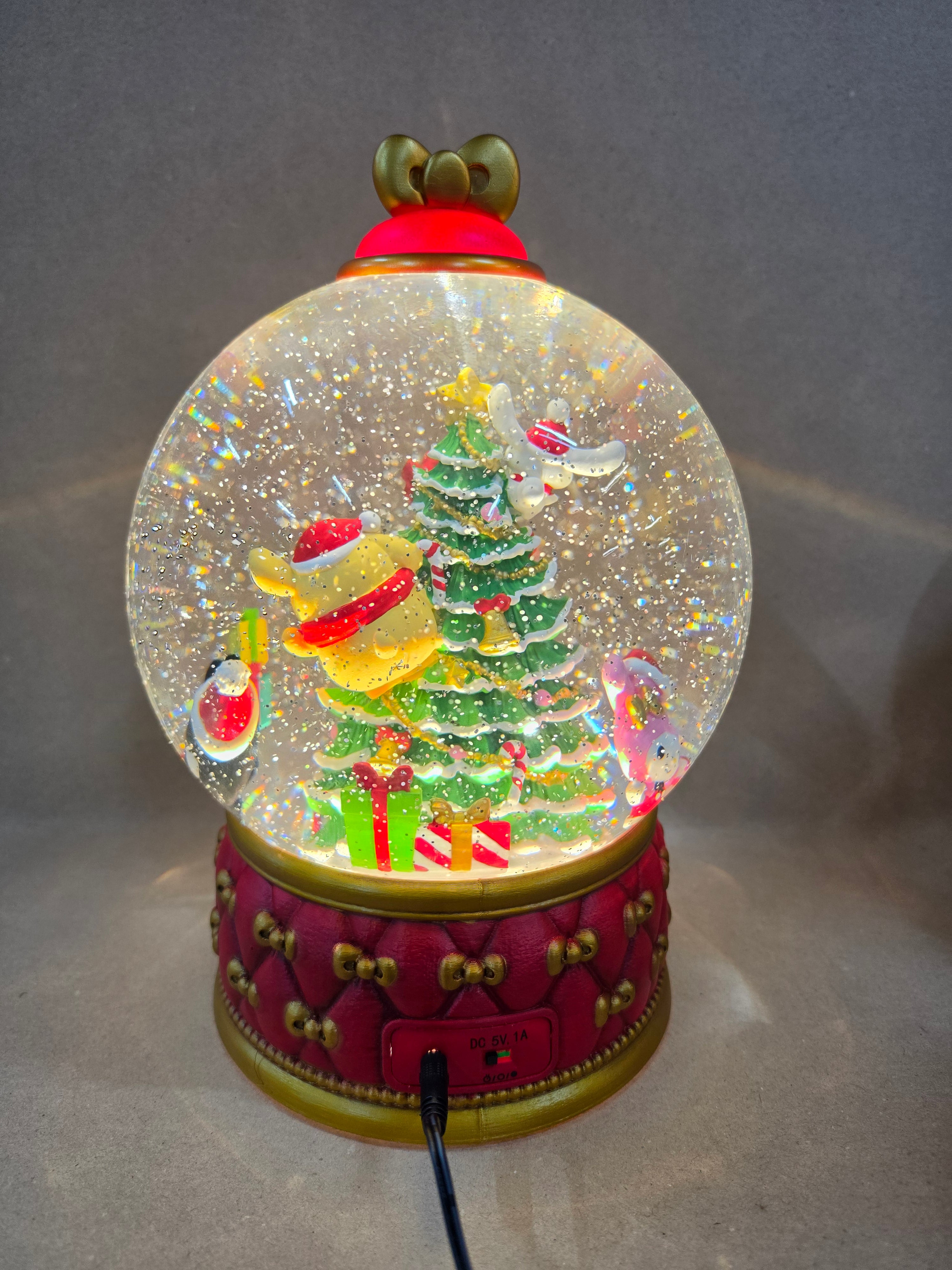 Disney Hello Kitty snowglobe spinning