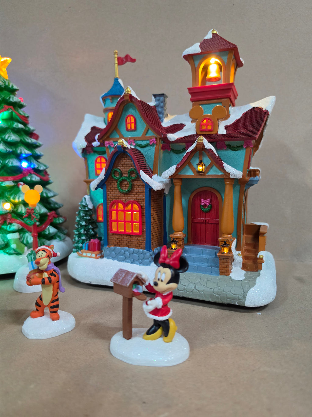 Disney Holiday Village 13-Delige set met schaatsbaan