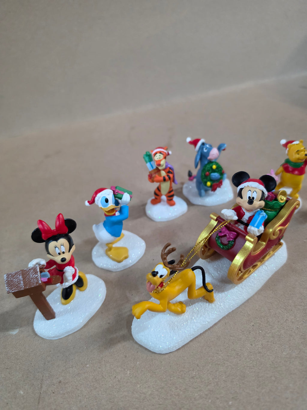 Disney Holiday Village 13-Delige set met schaatsbaan