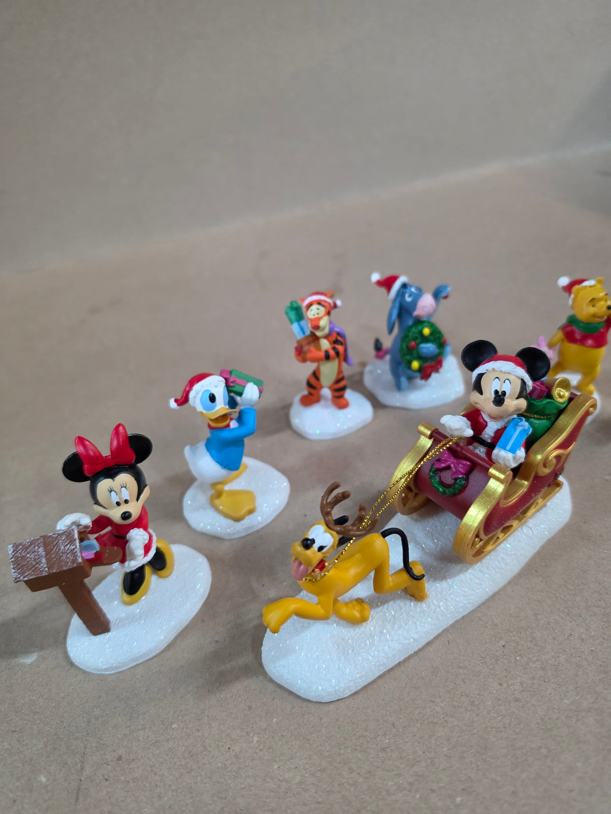 Disney Holiday Village 13-Delige set met schaatsbaan