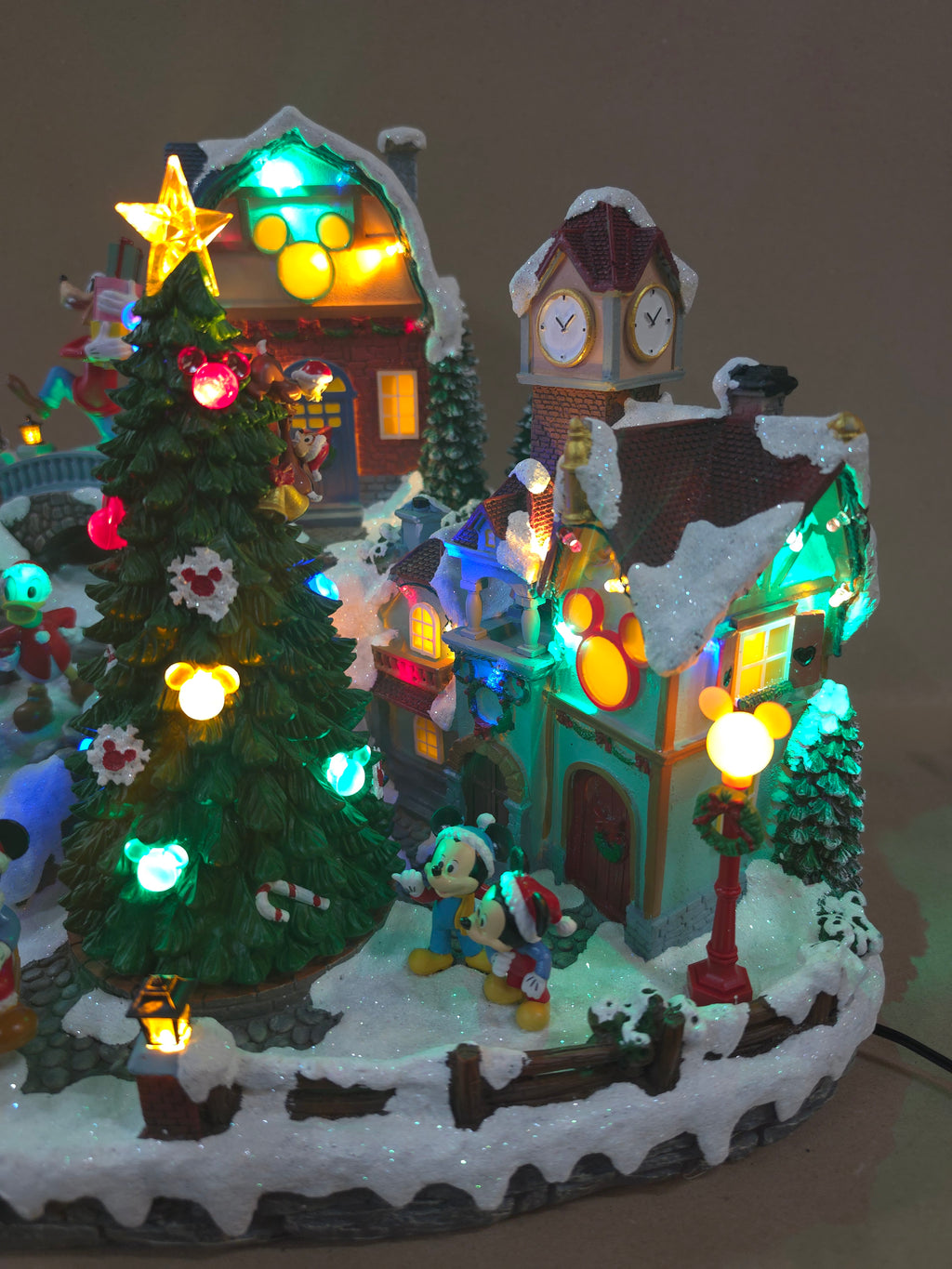 Disney holiday village 60cm