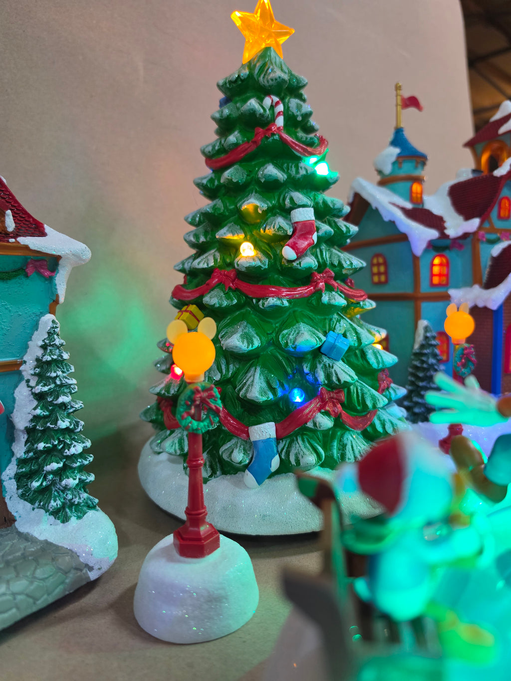 Disney Holiday Village 13-Delige set met schaatsbaan