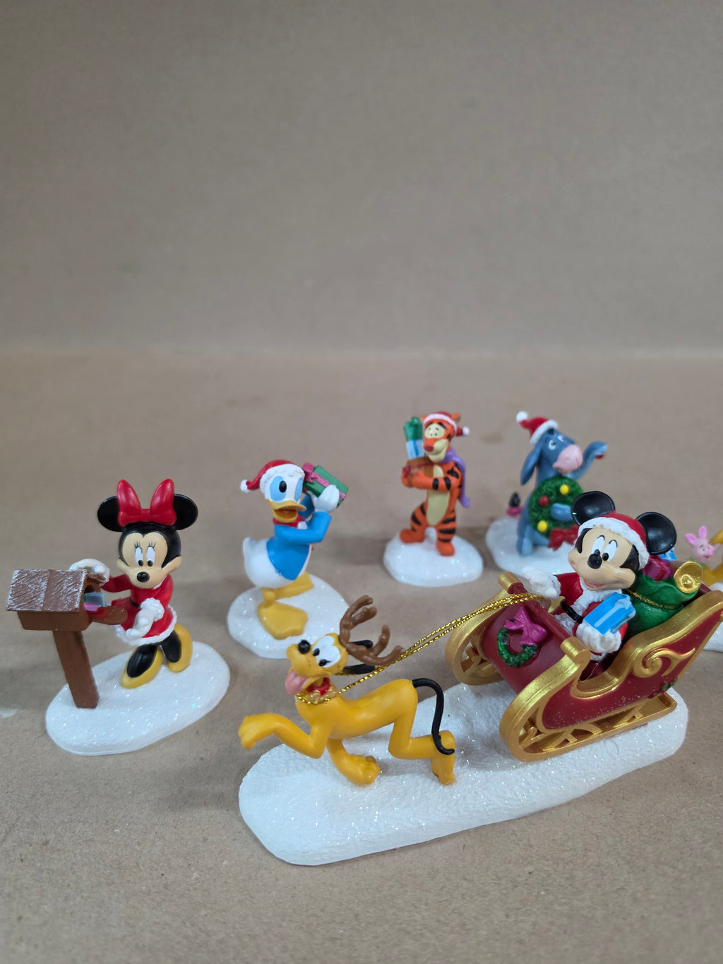 Disney Holiday Village 13-Delige set met schaatsbaan