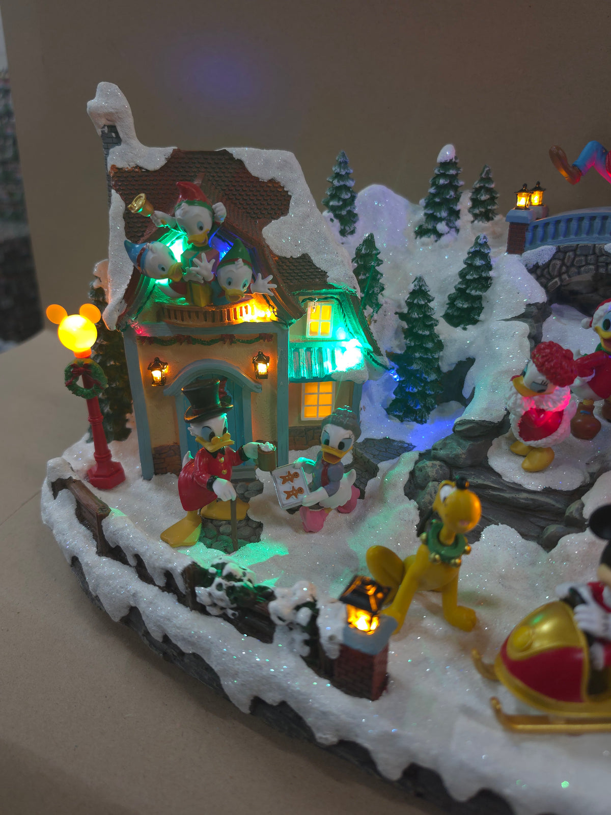 Disney holiday village 60cm