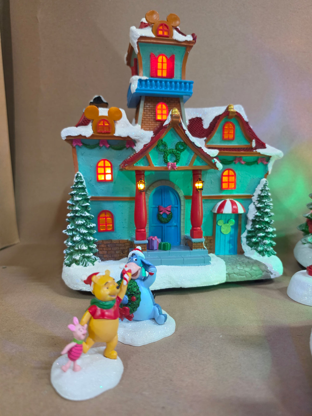 Disney Holiday Village 13-Delige set met schaatsbaan