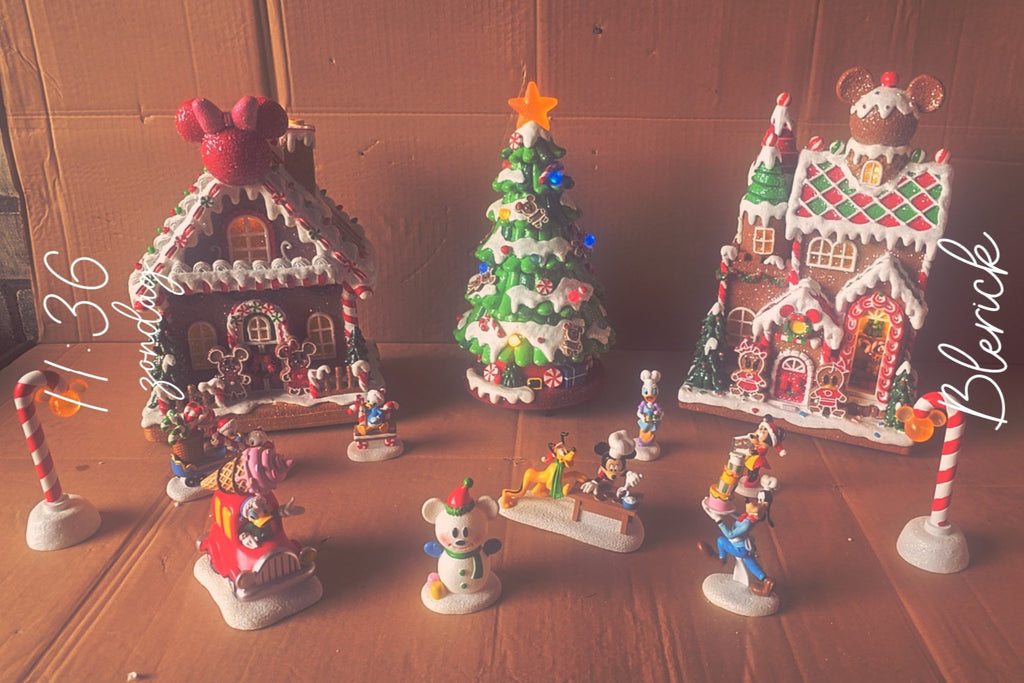 Disney Ginger Bread 13Delige Village