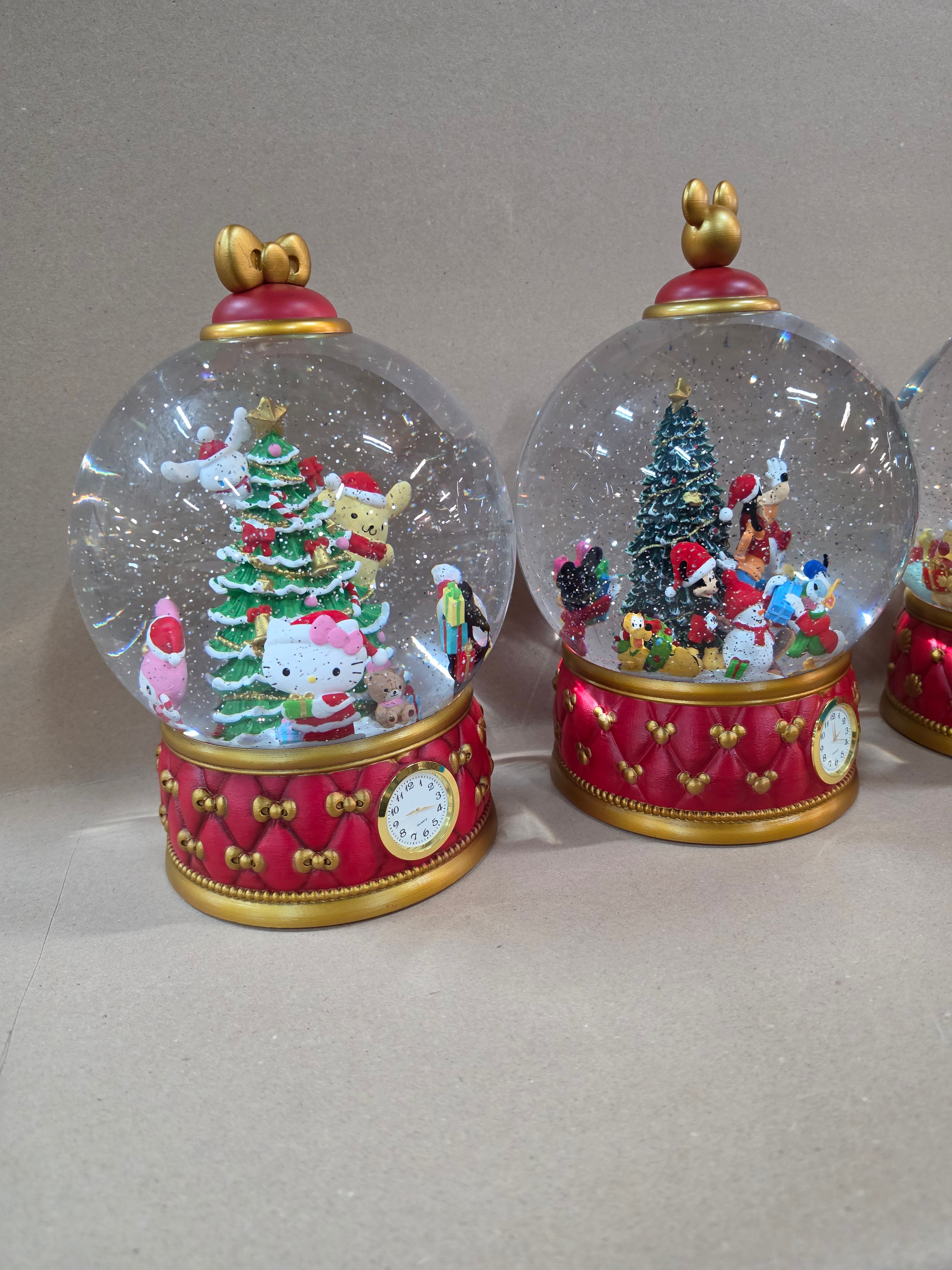 Disney Hello Kitty snowglobe spinning