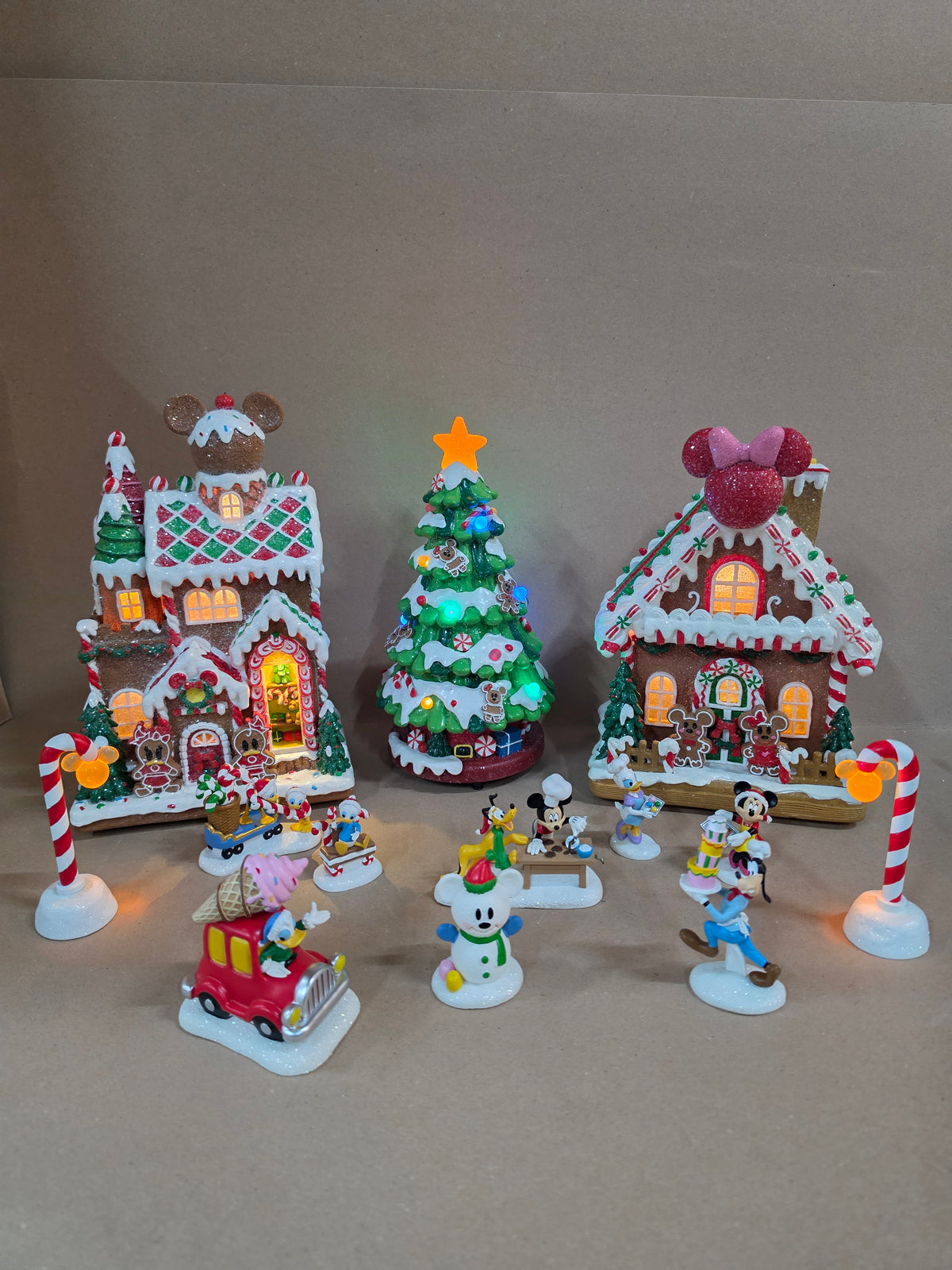Disney Ginger Bread 13Delige Village