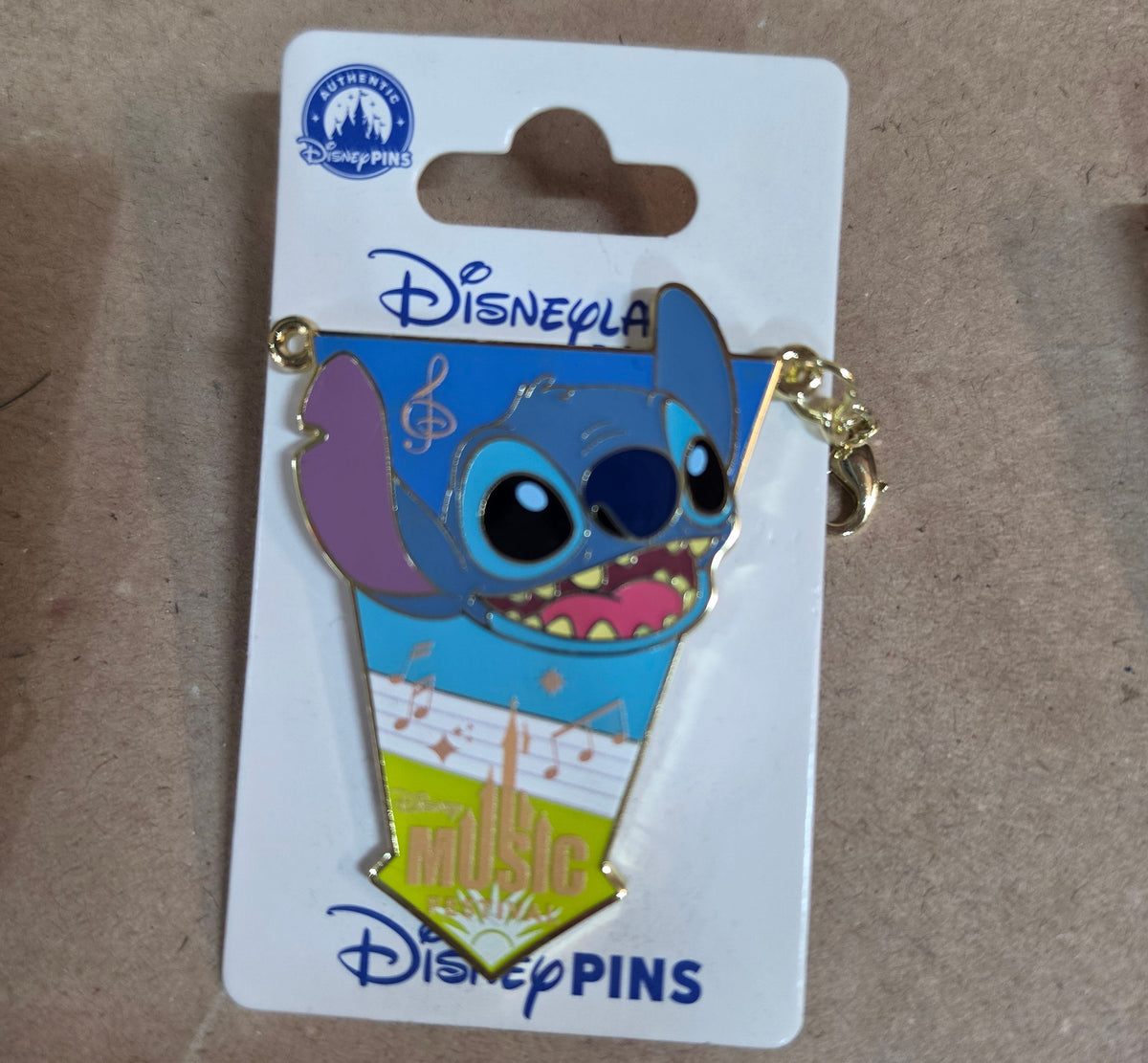 Stitch festive pin