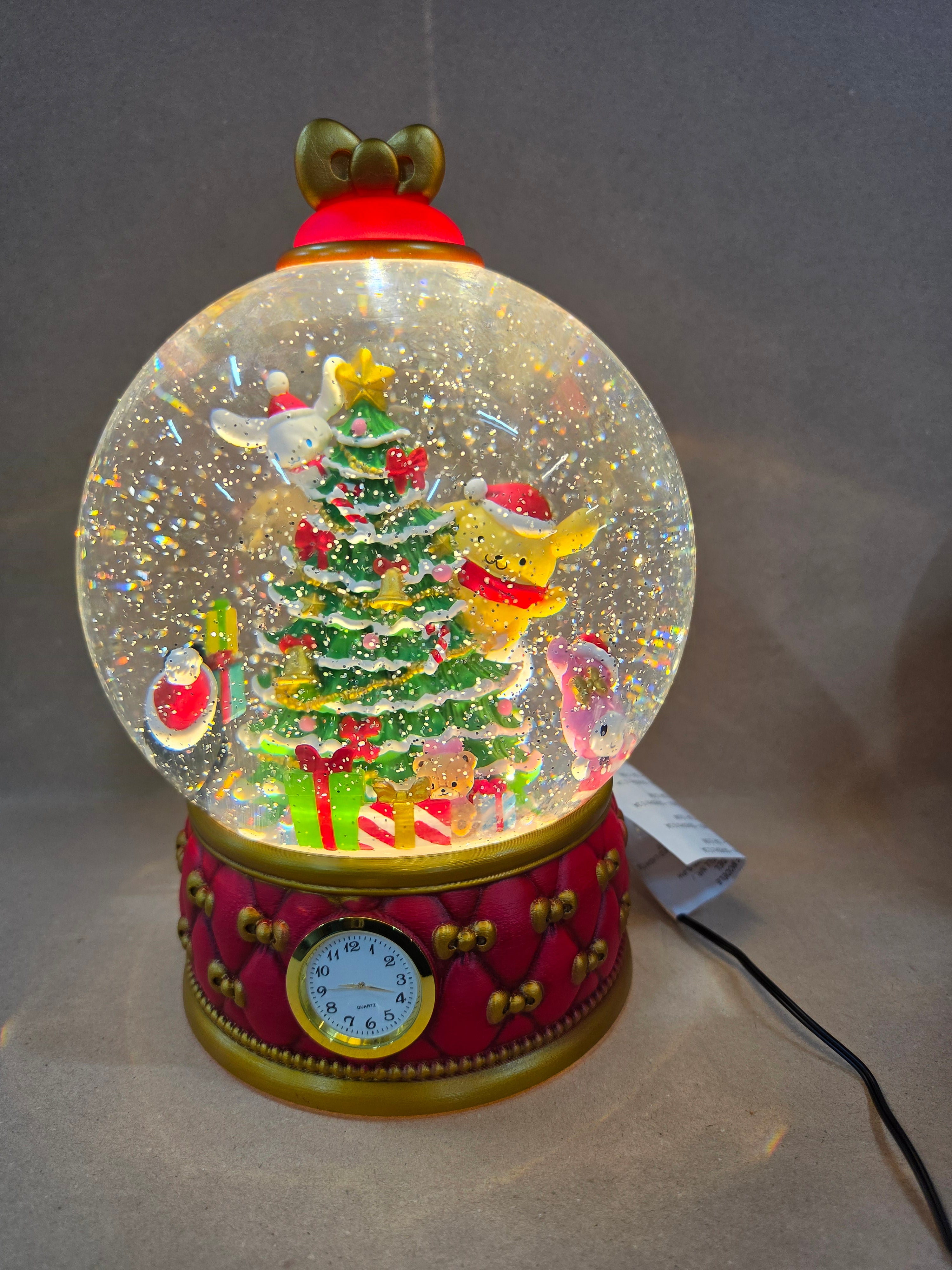 Disney Hello Kitty snowglobe spinning