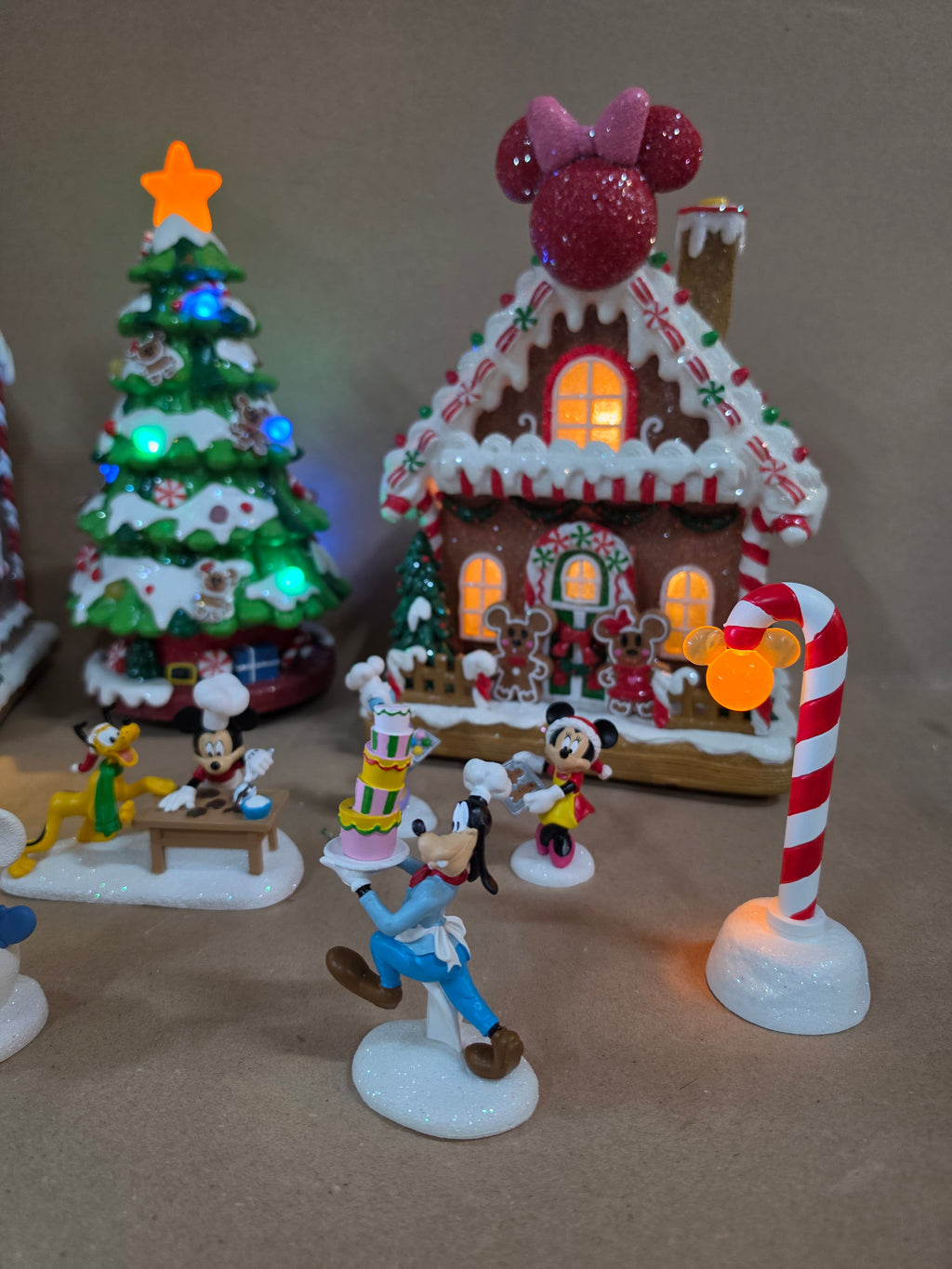 Disney Ginger Bread 13Delige Village
