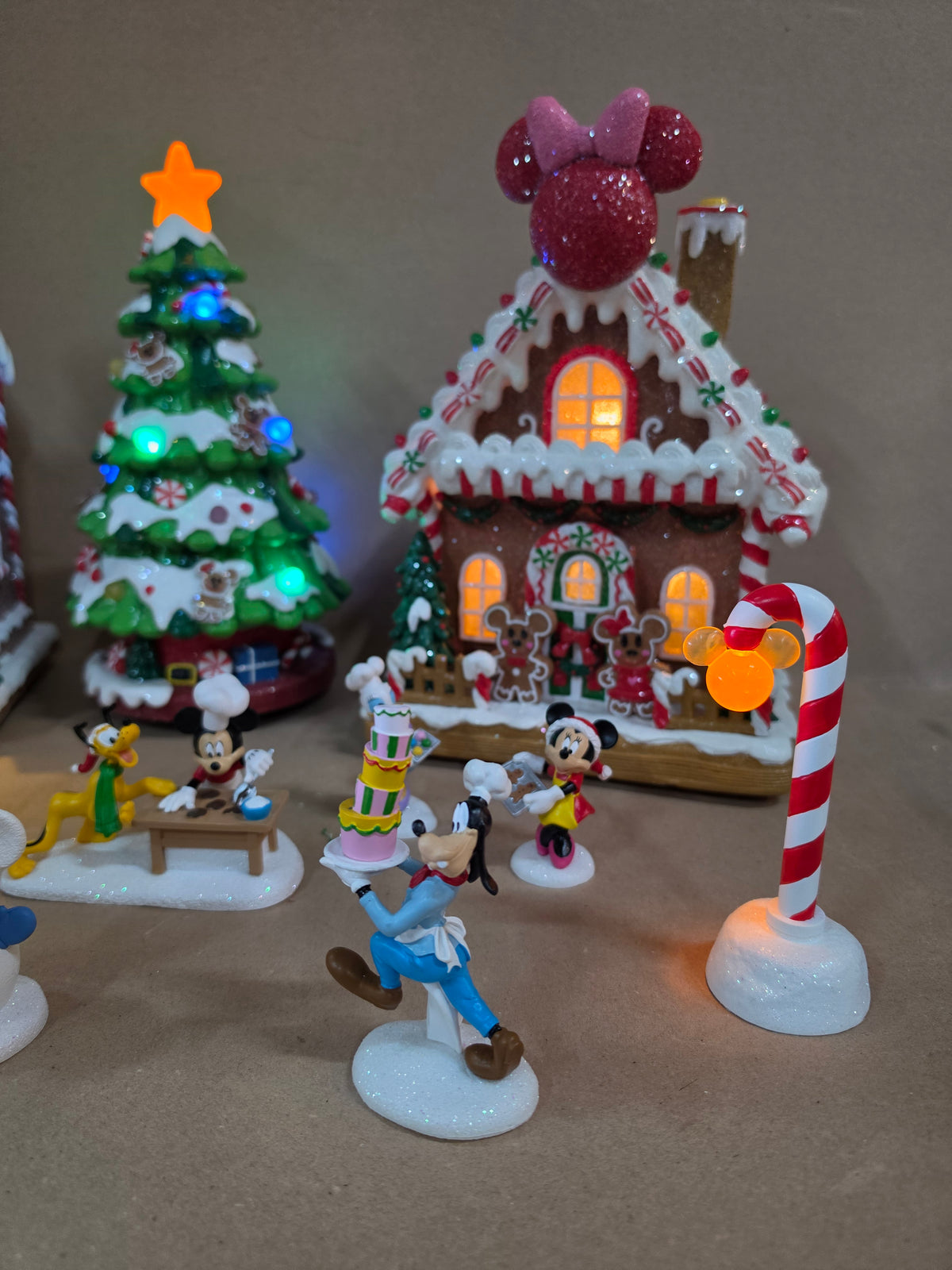 Disney Ginger Bread 13Delige Village