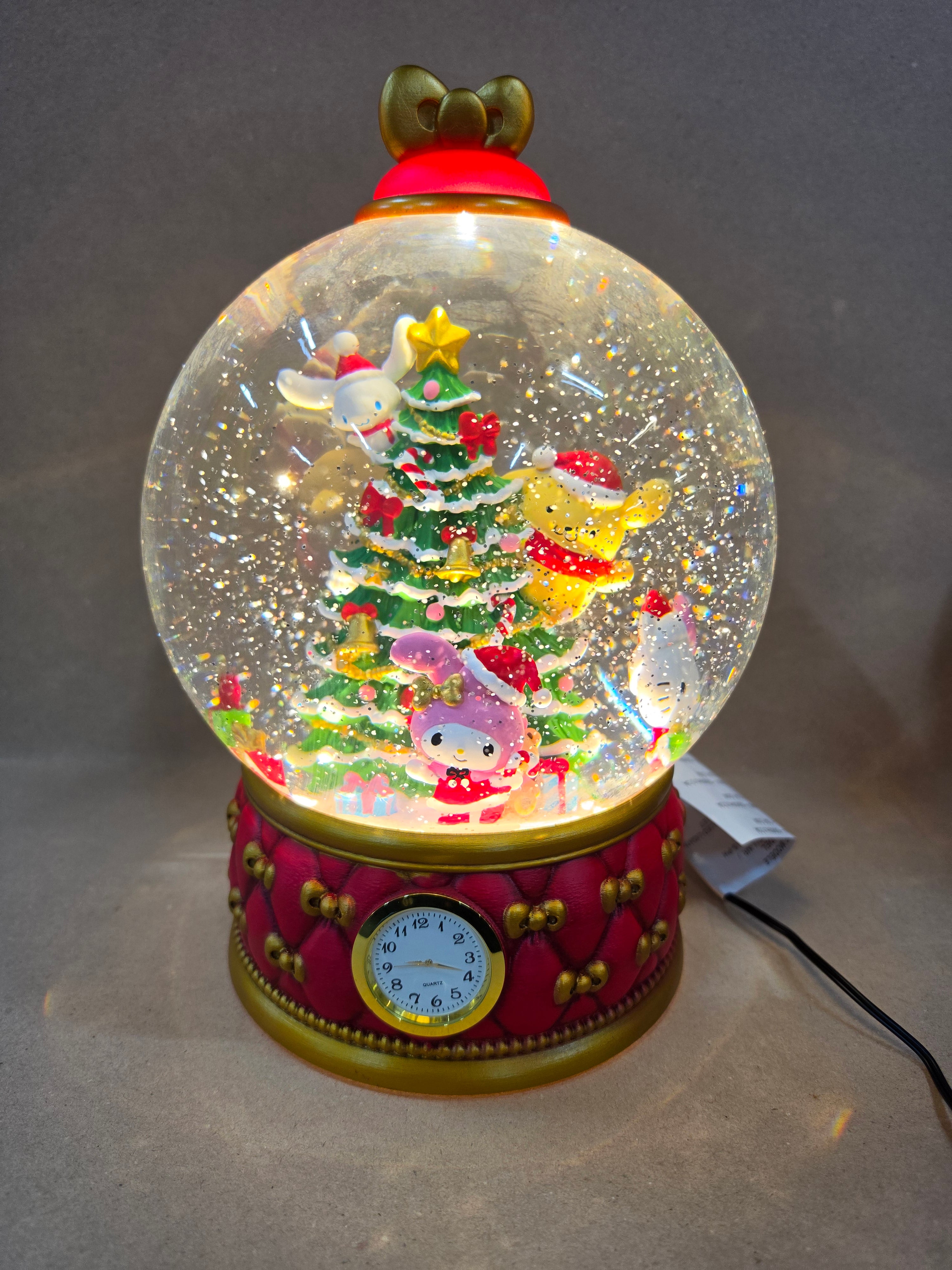 Disney Hello Kitty snowglobe spinning